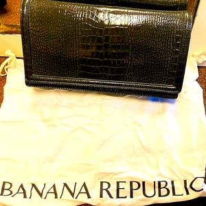 Banana Republic Dark Olive green patent Leather large clutch 
$20
#greatlook